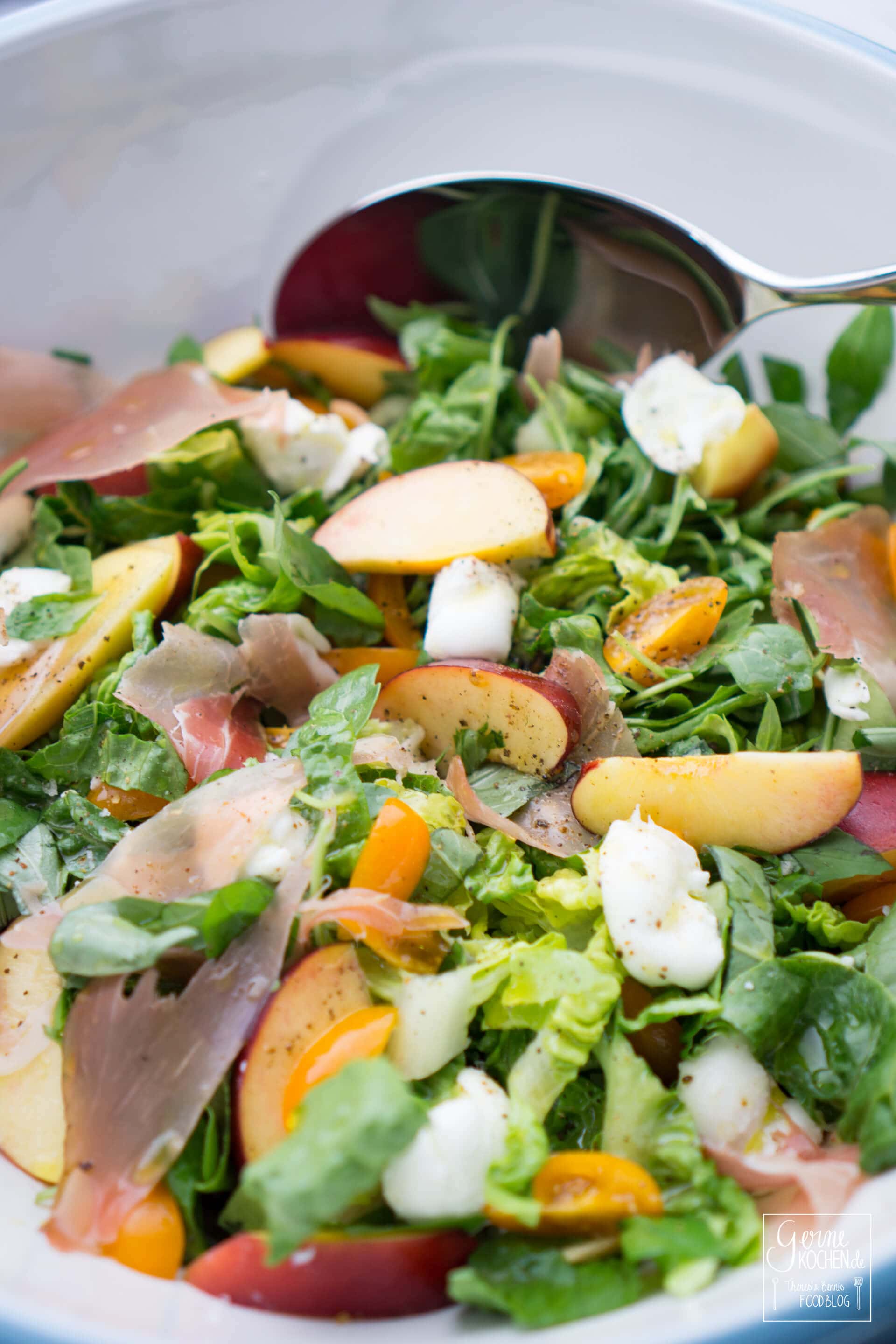 Salat mit Nektarinen