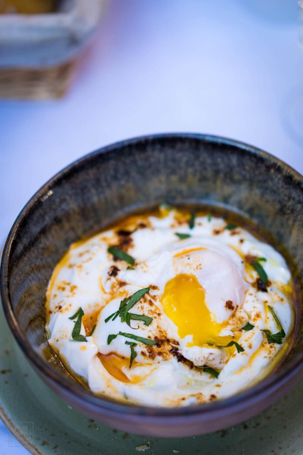 Ihr kennt Egg Benedict? Dann ist es Zeit noch eine Stufe weiter zu gehen und Cilbir zu probieren.