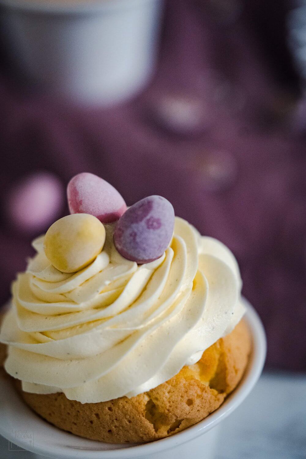 Die Buttercreme tritt auf Grund des Eierlikörs hier in den Hintergrund.