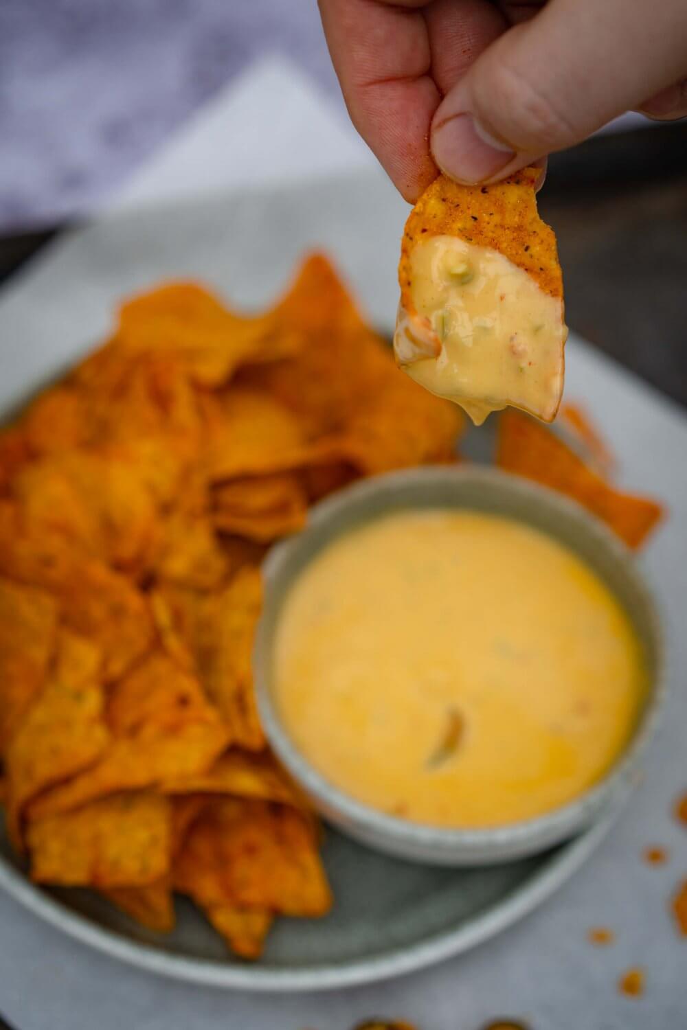 Ein bisschen scharf und ein bisschen käsig: Die Chili Cheese Sauce ist die perfekte Mischung