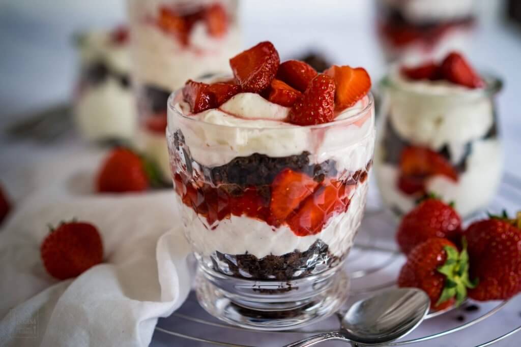 Erdbeer-brownie-tiramisu