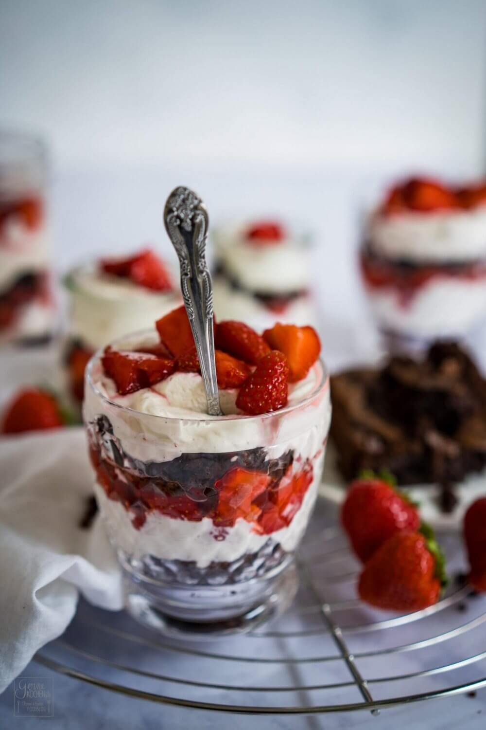 Erdbeer-brownie-tiramisu