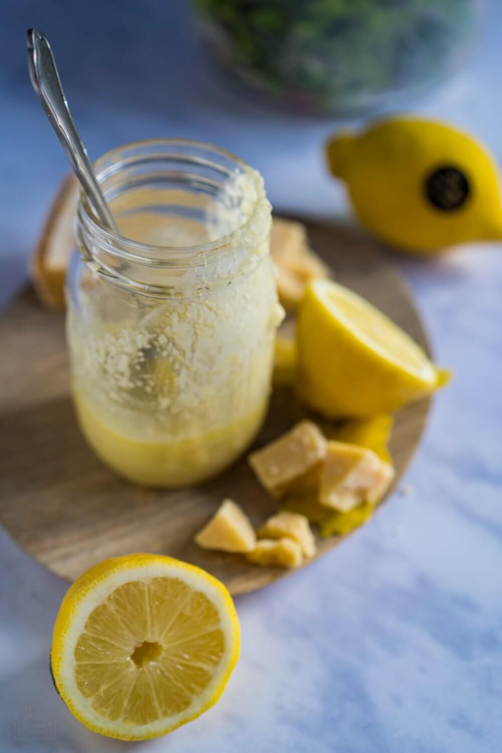 Zitronen-Parmesan-Dressing