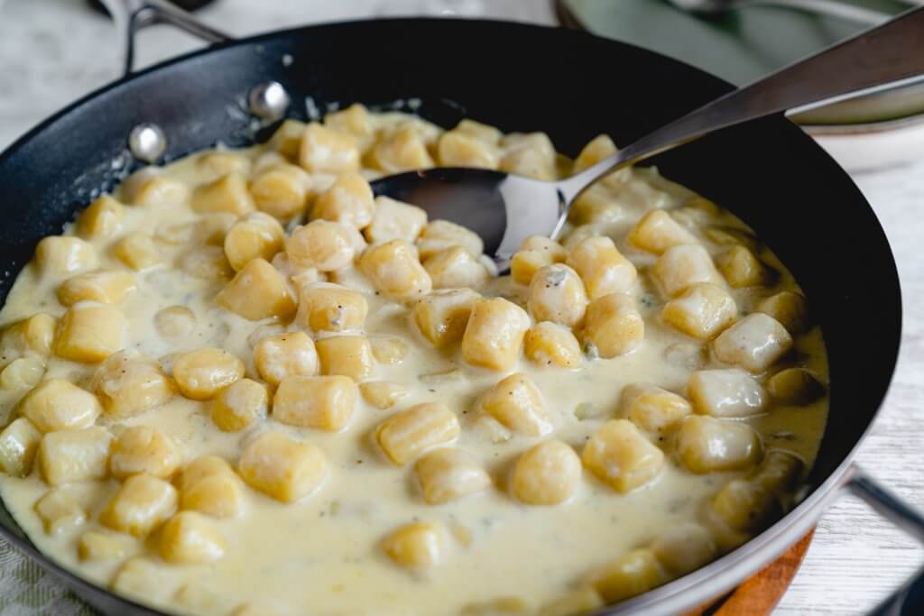 Die leckere Gorgonzolasoße peppt selbstgemachte Gnocchis noch mal richtig auf. Da läuft einem wirklich das Wasser im Mund zusammen.