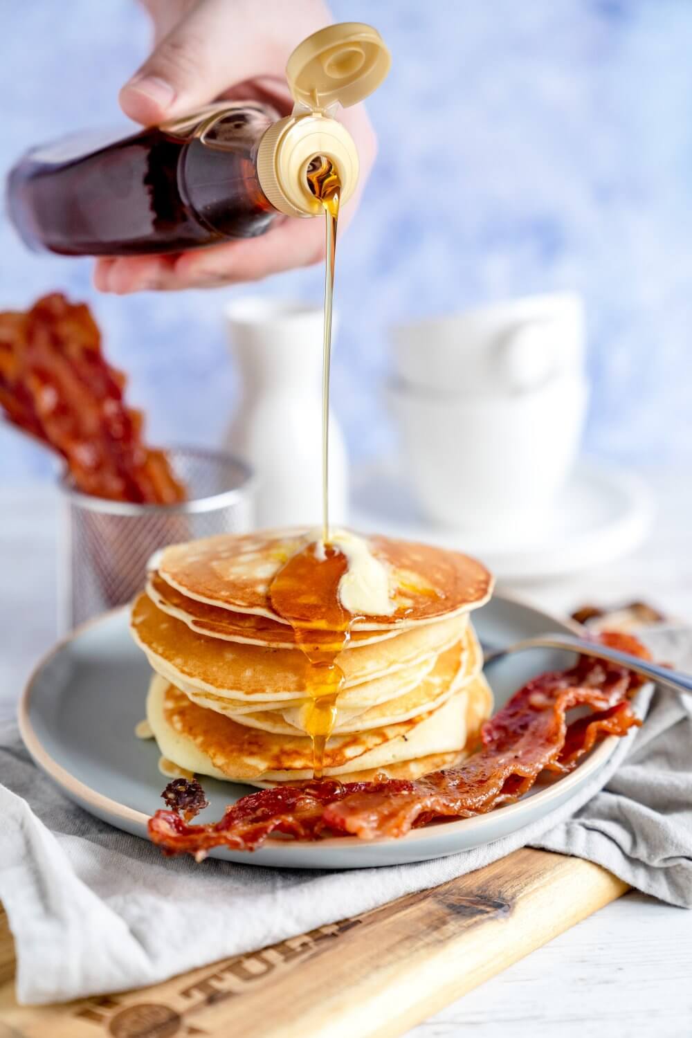 Buttermilchpancakes mit kandiertem Bacon