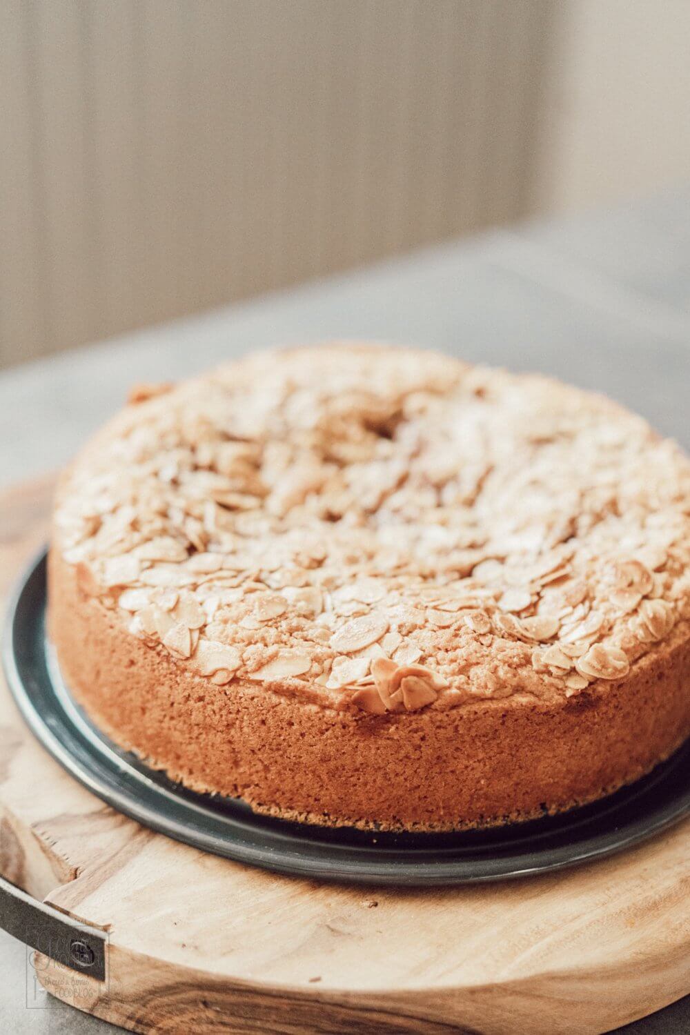 Versunkener Apfelkuchen ist ein toller Beitrag zu jedem Kuchenbüffet.