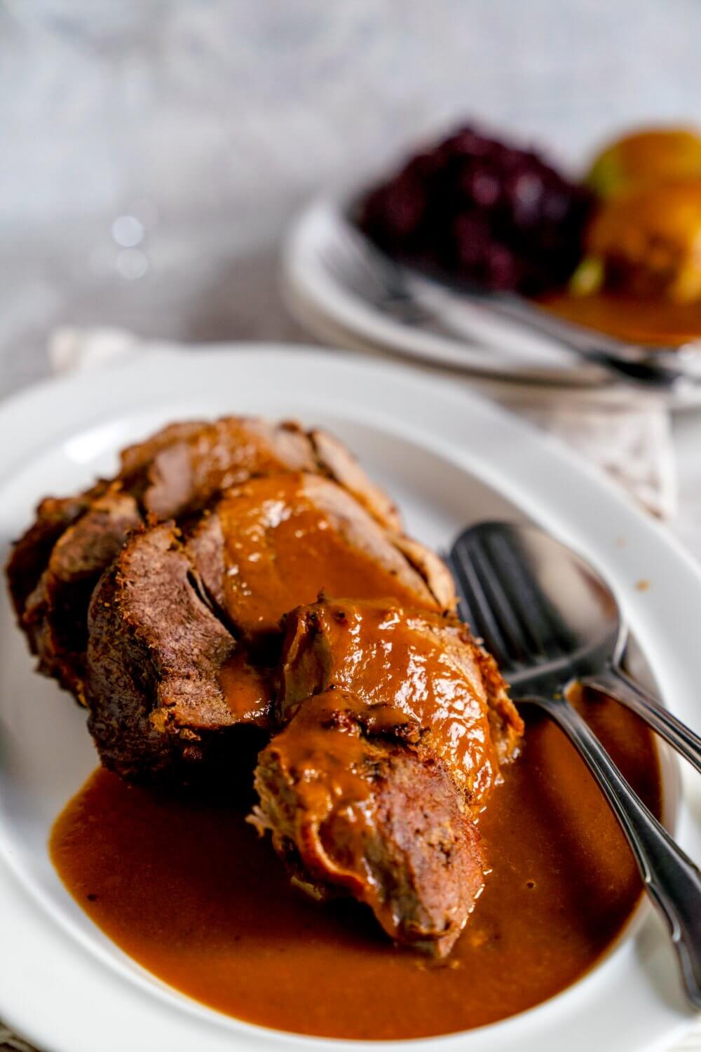 Klassicher Schweinebraten