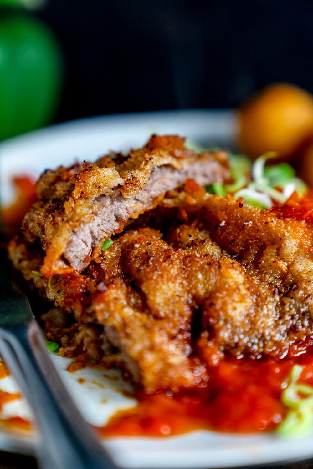Uns überzeugt die Geschmackexplosion des Wagyu Zigeunerschnitzels.