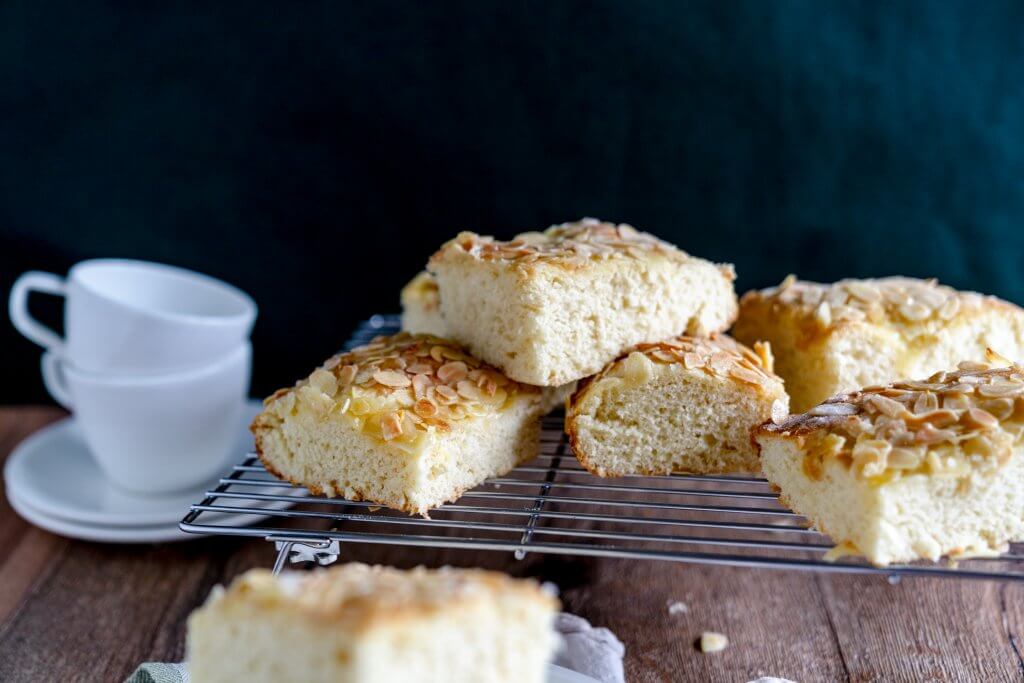 Wichtig ist, dass der Butterkuchen nicht zu trocken wird.