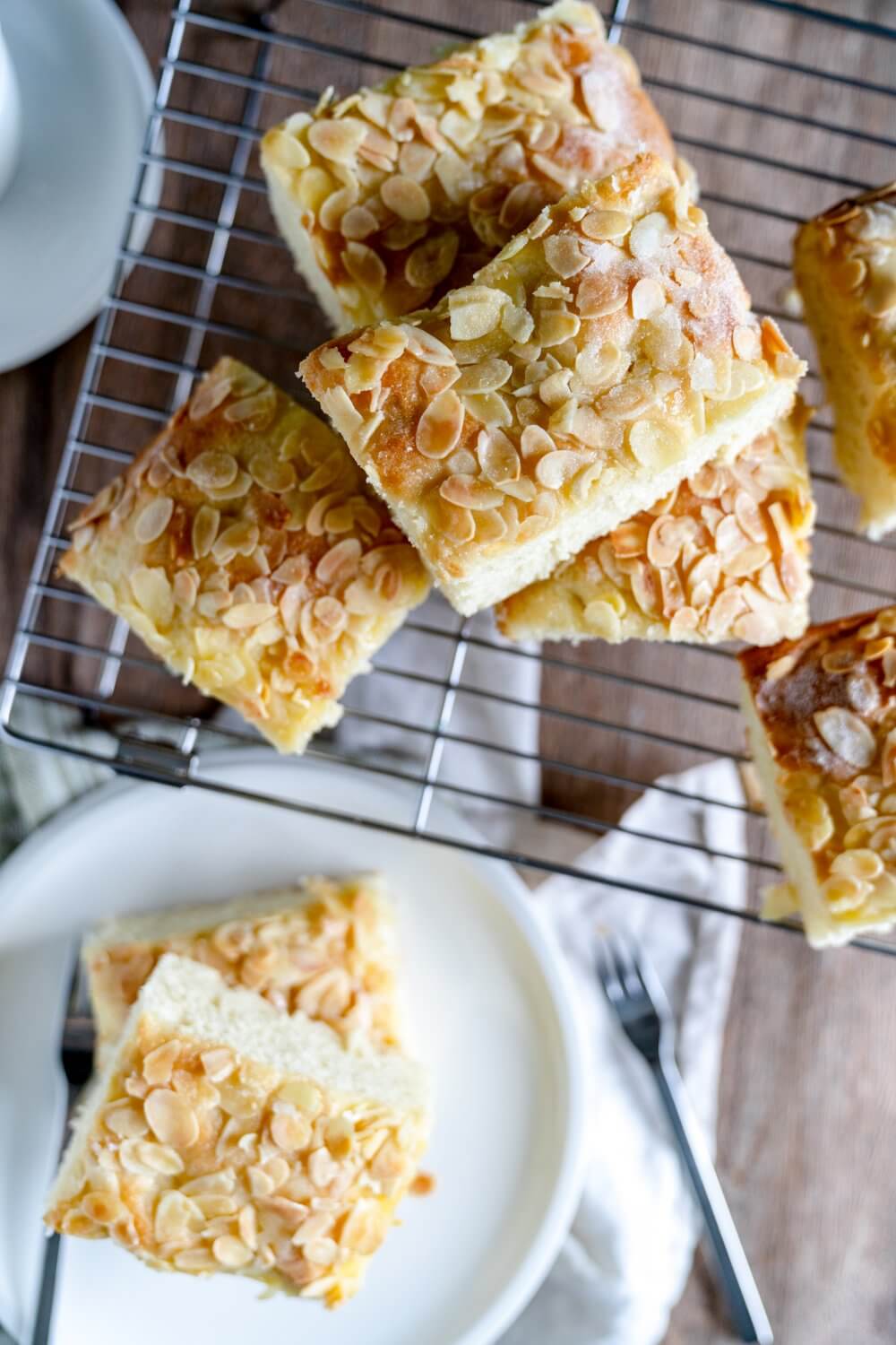 Butterkuchen ist ein Klassiker in der deutschen Küche.
