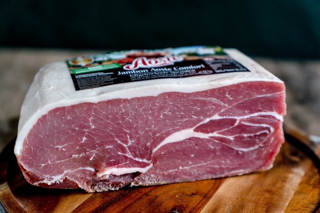 Aoste Jambon Comfort ist eine der wichtigsten Zutaten dieses Gerichts.