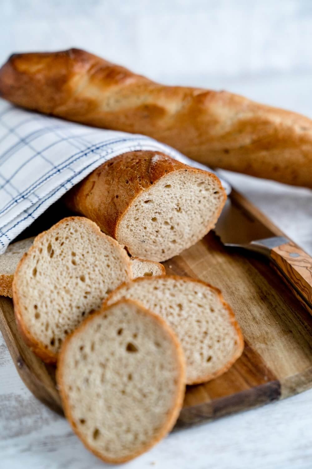 Ihr könnt natürlich wählen, ob ihr das Brot kauft oder selbst backt.