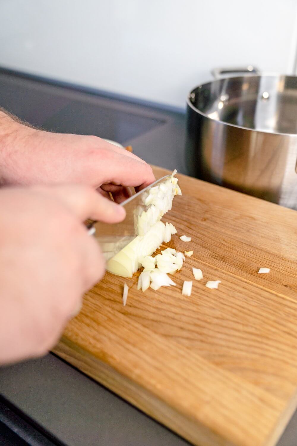 Und Zwiebeln gehören ja ohnehin in jedes Gericht.
