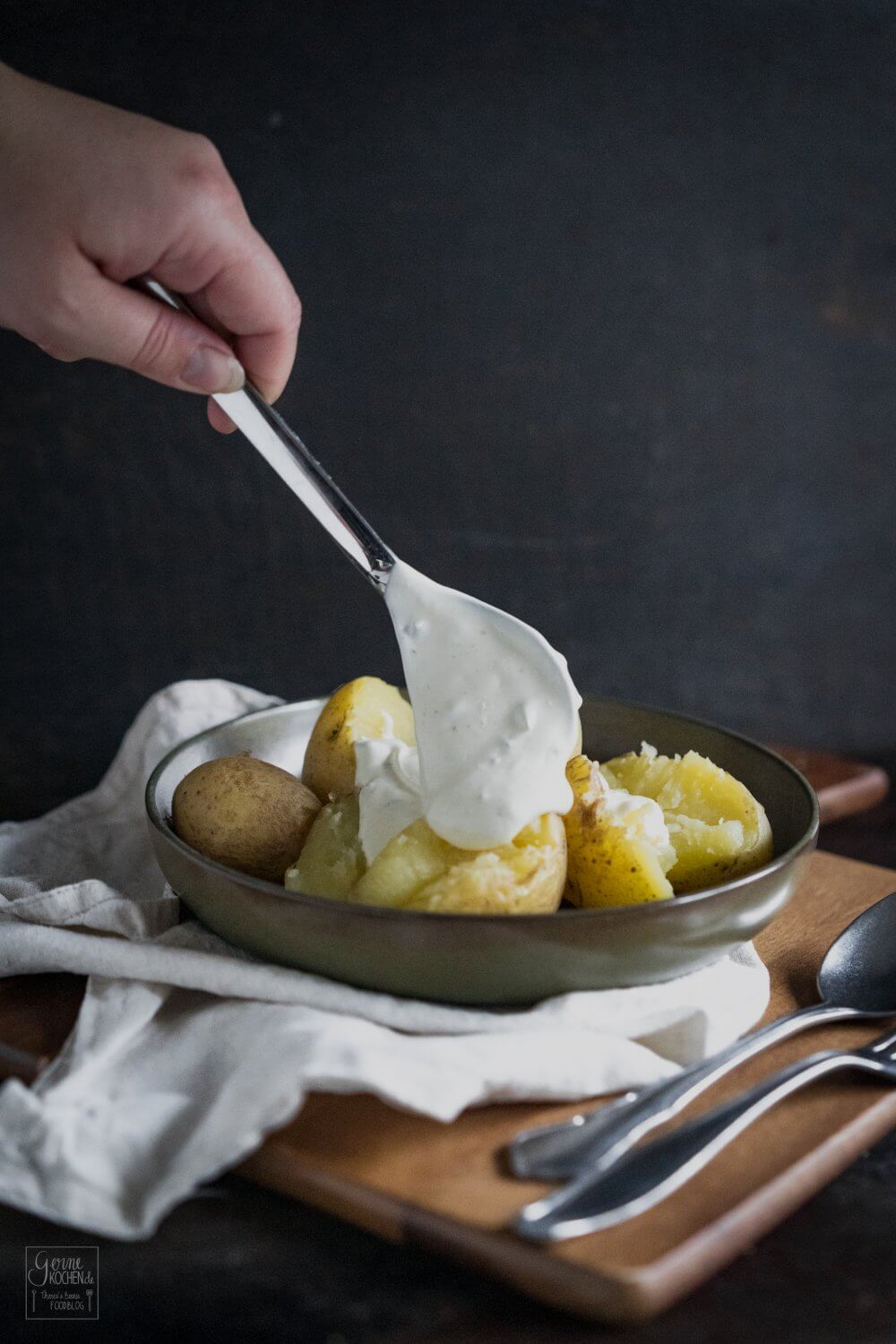 Sour Cream passt natürlich hervorragend zu Ofenkartoffeln.