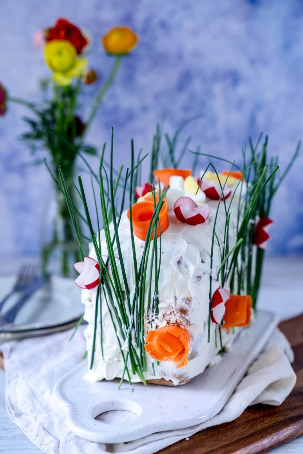 Etwas Schnittlauch und schon ist es statt einer Brottorte eine Brotwiese.