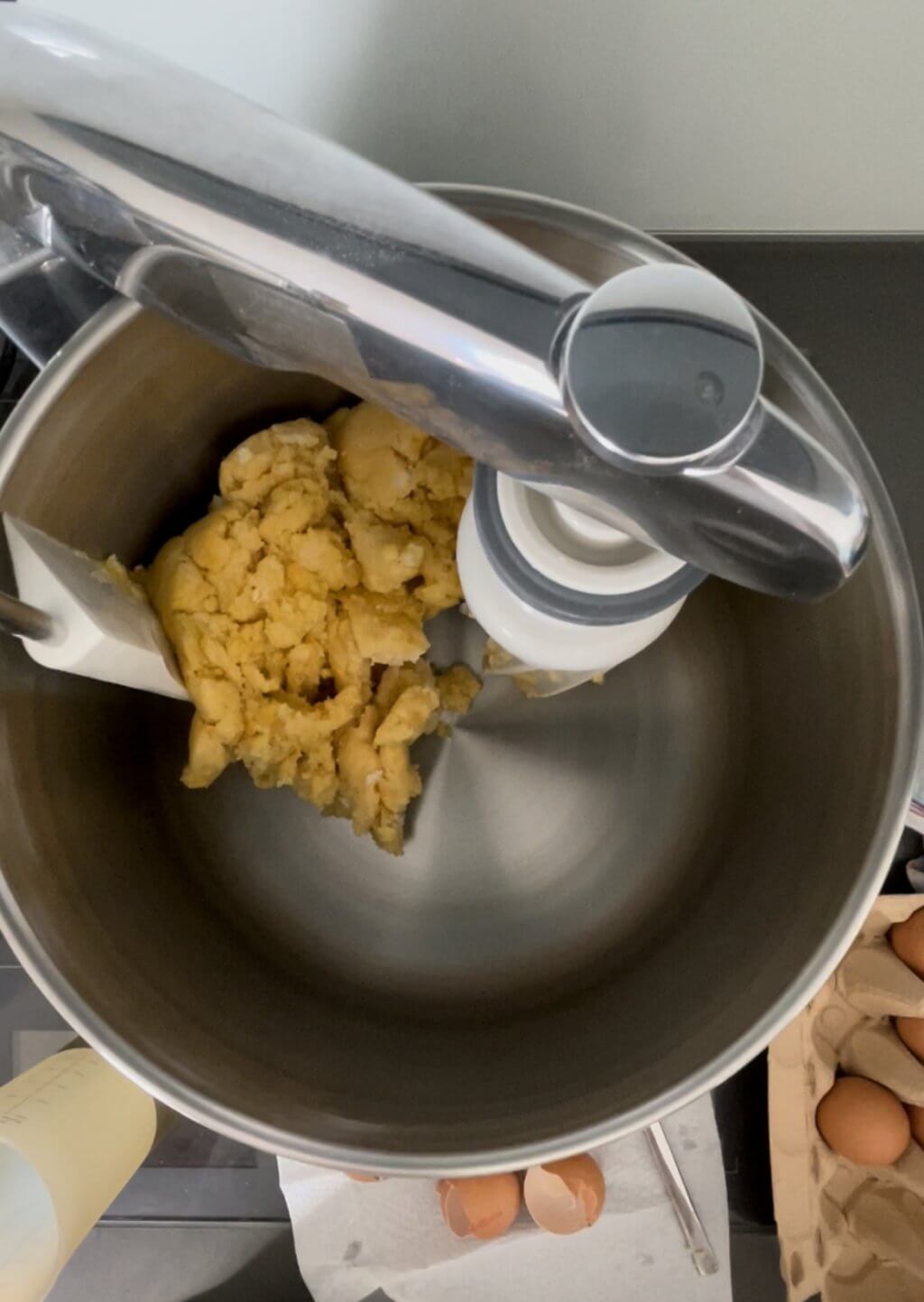 Für den Teig nutzen wir unsere Ankarsrum Küchenmaschine.