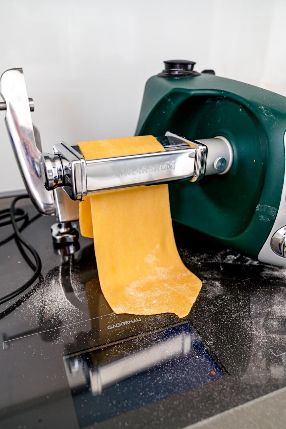 Mit selbstgemachten Lagasneplatten schmeckt die Gemüselasagne natürlich extra gut.