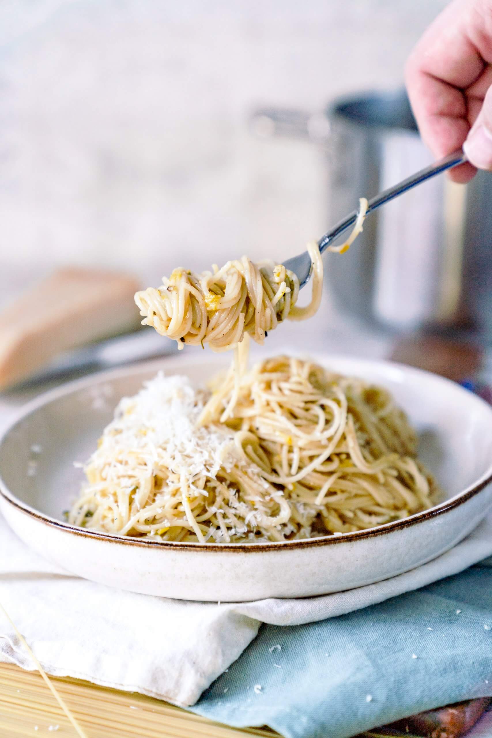 Vegetarische Carbonara ist meiner Meinung nach eines der besten Gerichte, der vegetarischen Küche.