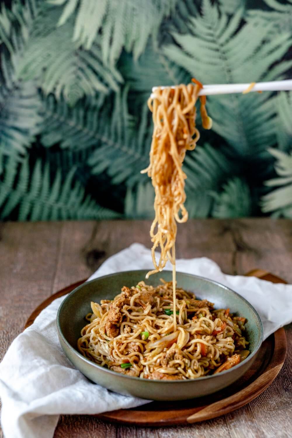 gebratene Nudeln mit Hähnchen