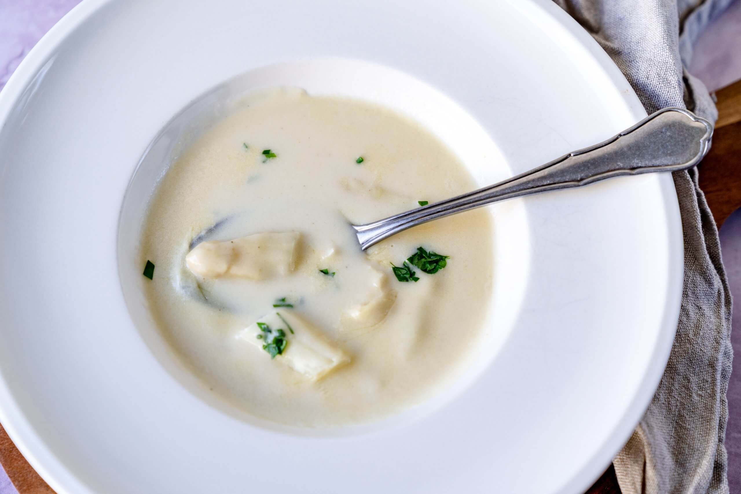 Spargelcremesuppe gab es bei uns immer bei der Oma.