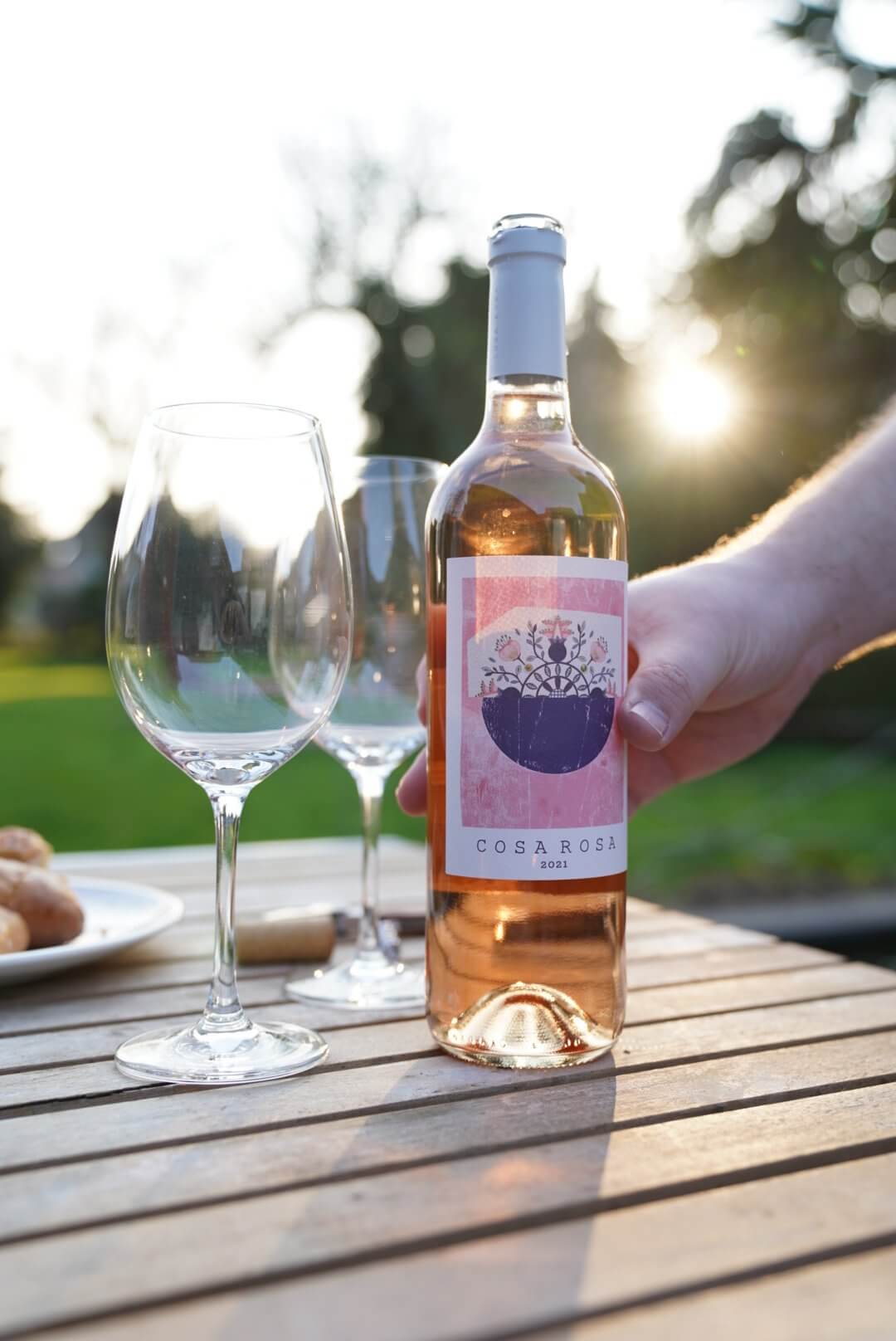 Hervorragend zu dem Essen passt dieser Rosé.