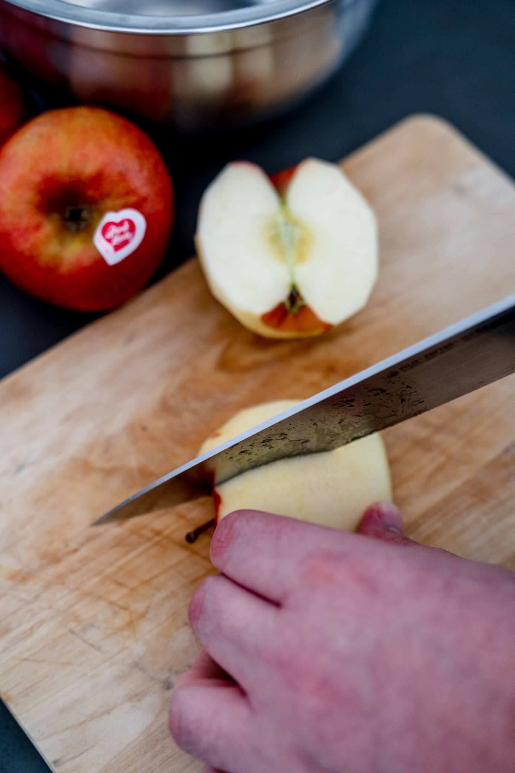 Wichtig für die Apple-Bites ist es das Gehäuse sauber zu entfernen.