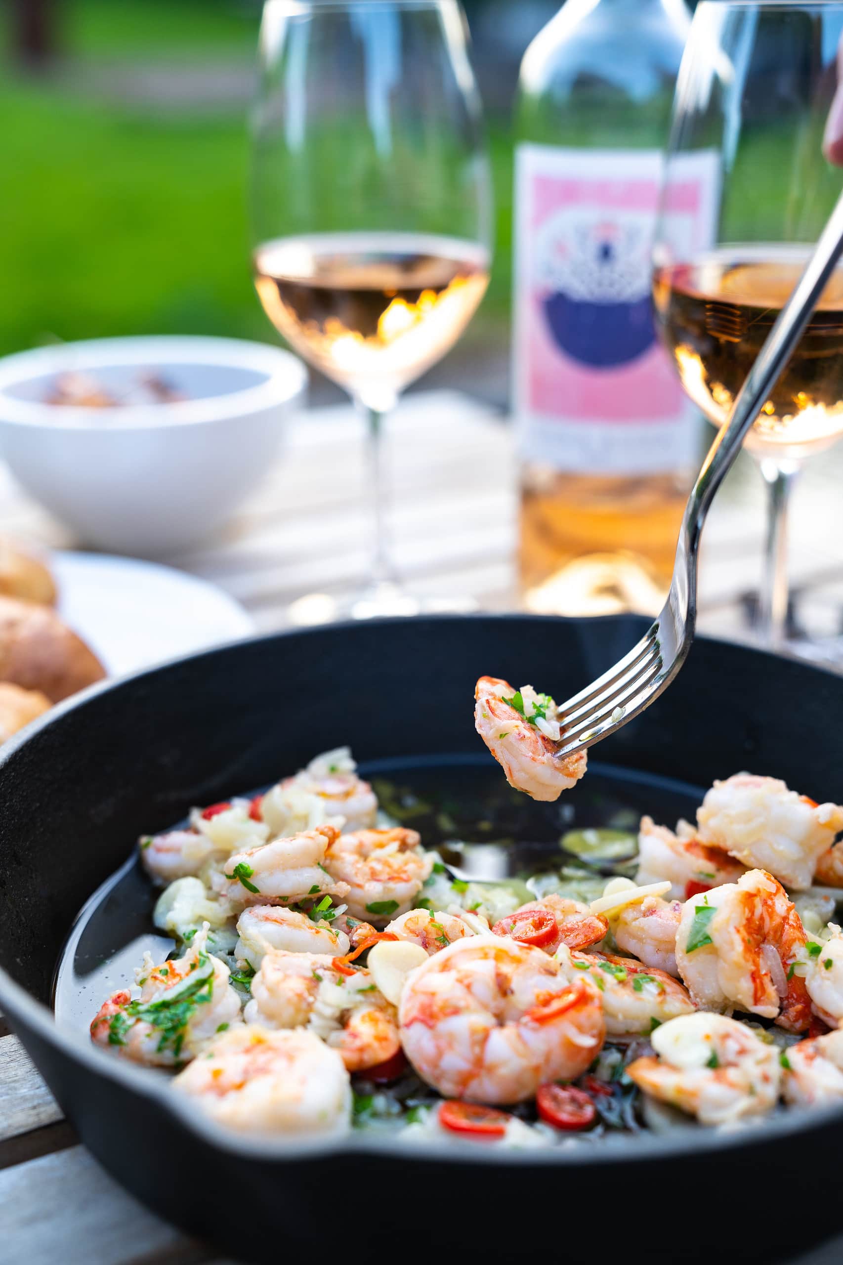Unsere Gambas Pil Pil sind perfekt für einen warmen Sommertag.