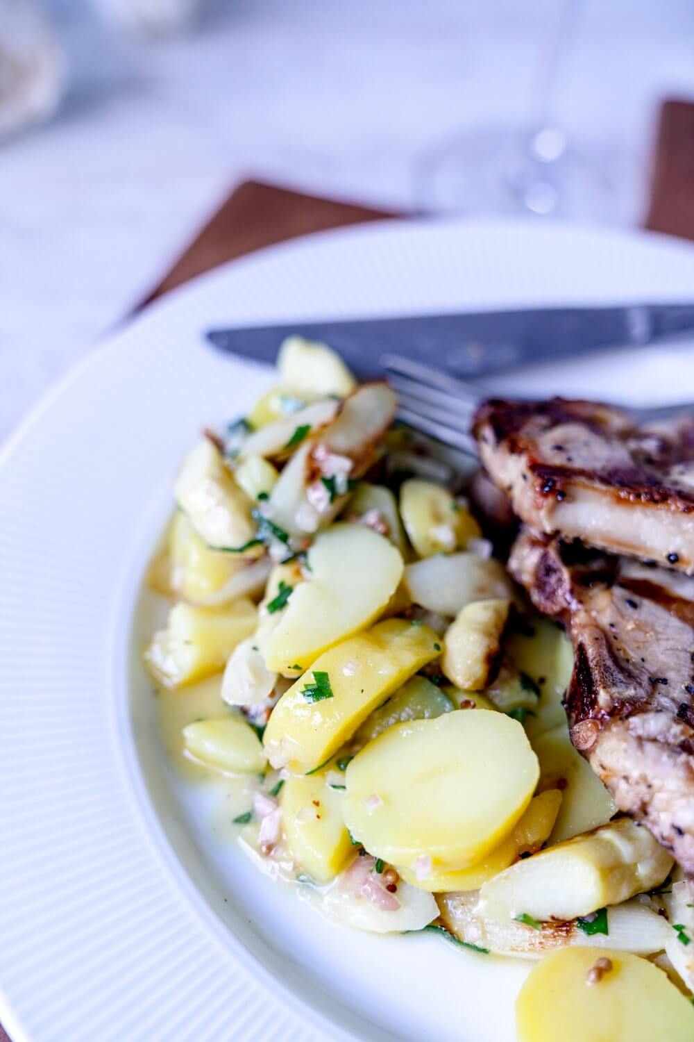 Der frische Spargel verleiht dem Salat seine extra feine Note.