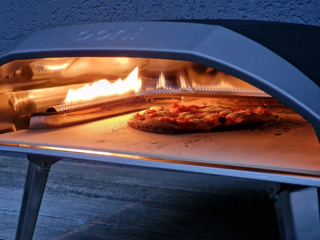 Unsere Pizza Bianco frisch aus dem Ofen.