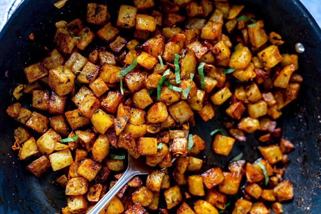 Batata Harra ist eine super Alternative zu Bratkartoffeln.