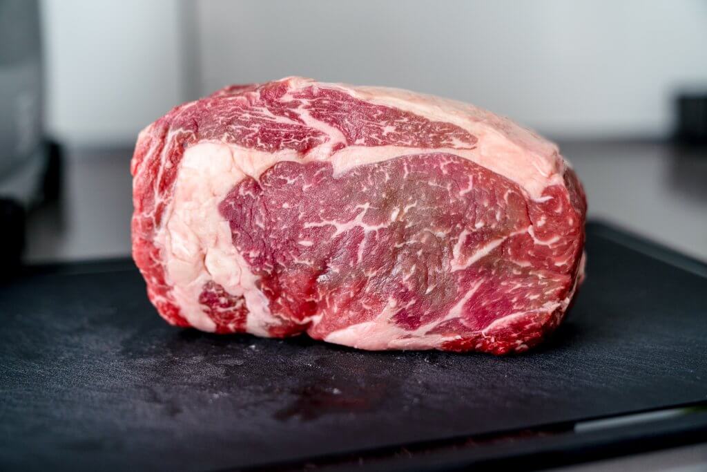So sieht ein prächtiges Stück Rib-Eye aus.