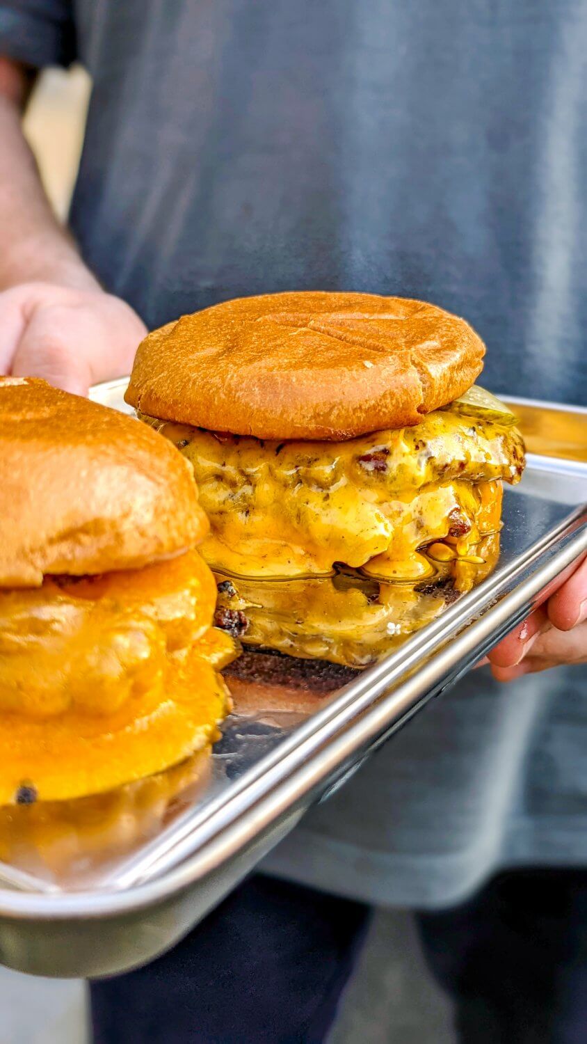 Seht euch diese Burger an. Yummy!