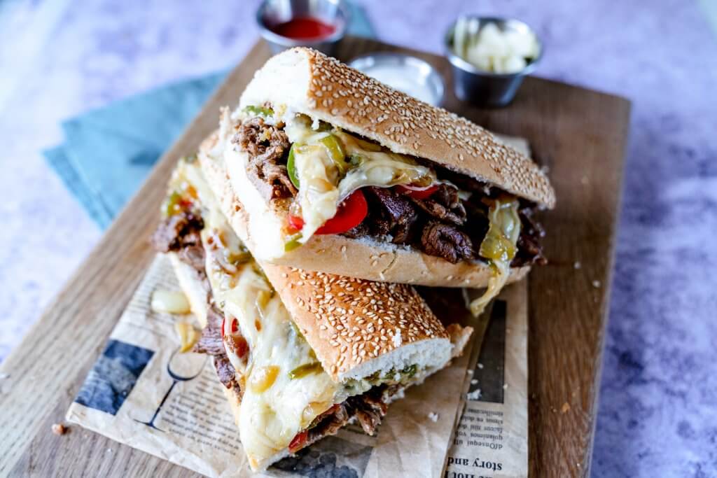 Philly Cheese Steak ist ein klassisches Sandwich aus den USA.