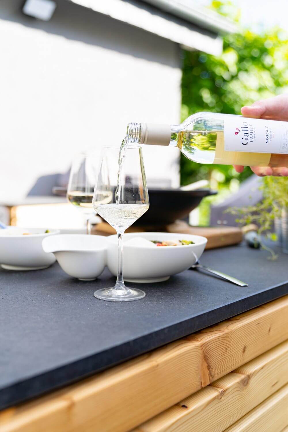Zum grünen Thai Curry würde ich immer Weißwein empfehlen.
