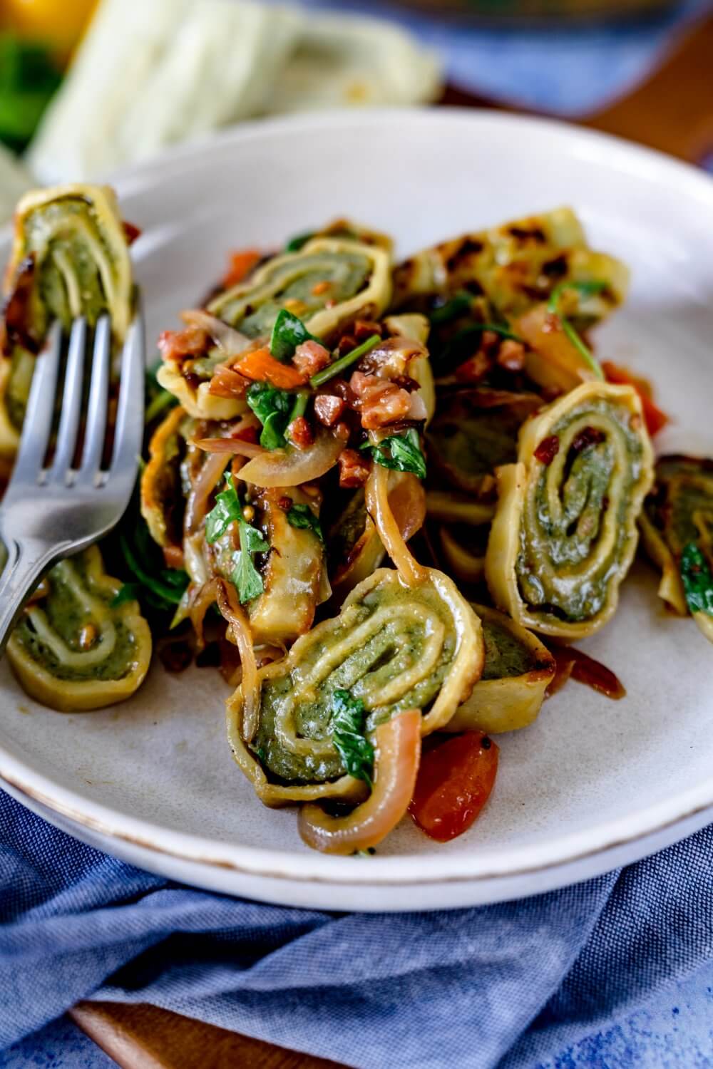 Maultaschensalat ist etwas für die ganze Familie und sehr schnell zubereitet.