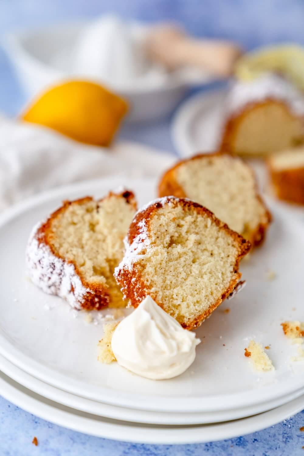 Meines Erachtens darf auf keiner kaffeetafel ein Zitronenrührkuchen fehlen.