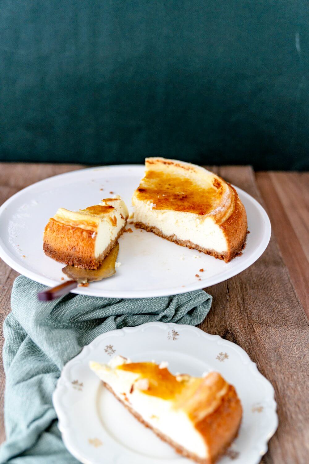 Glaubt mir, mit dem Creme Brûlée Käsekuchen seid ihr der Star der Party.