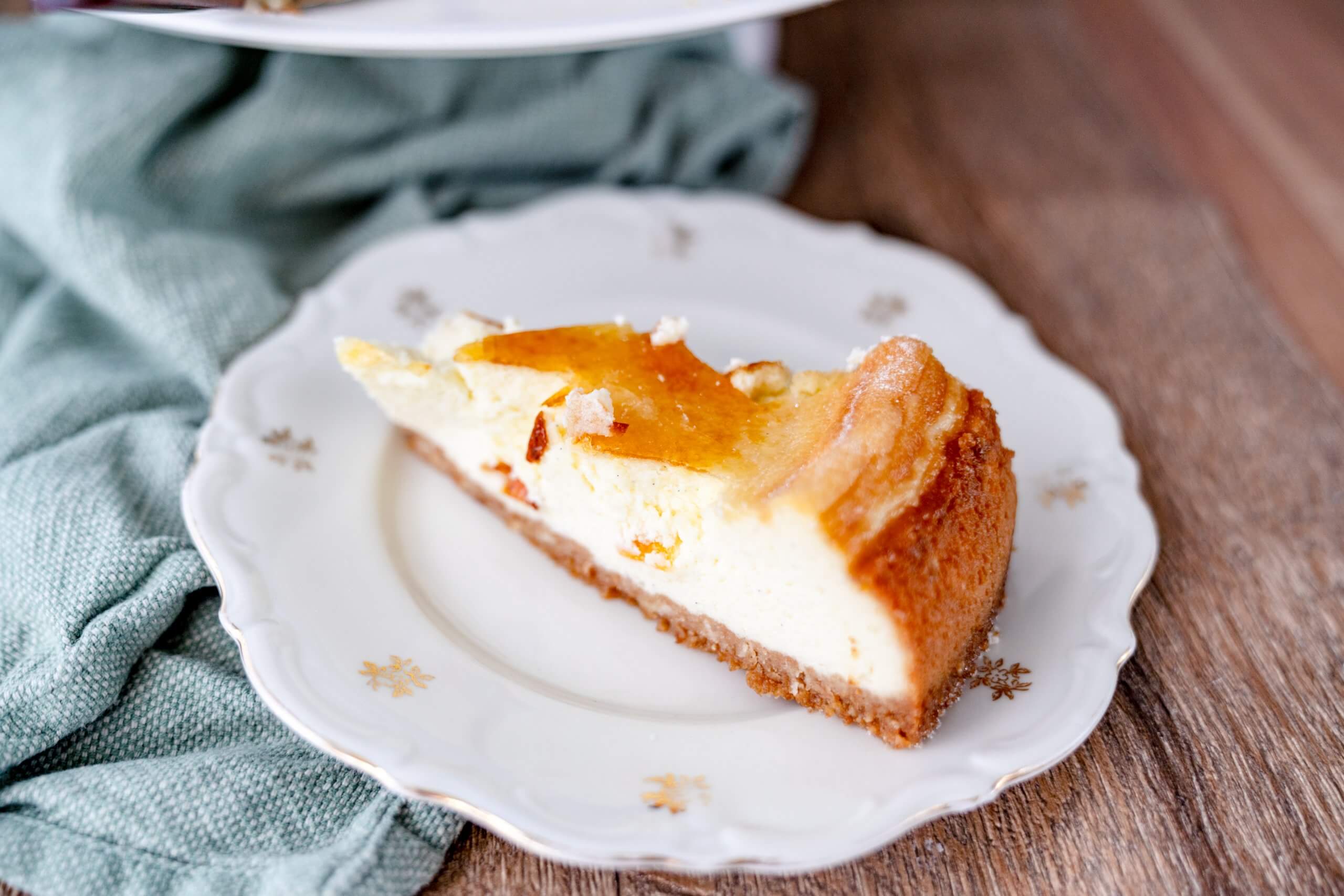 Creme Brûlée Käsekuchen ist ein ganz besonderer Käsekuchen, der immer wieder beeindruckt.