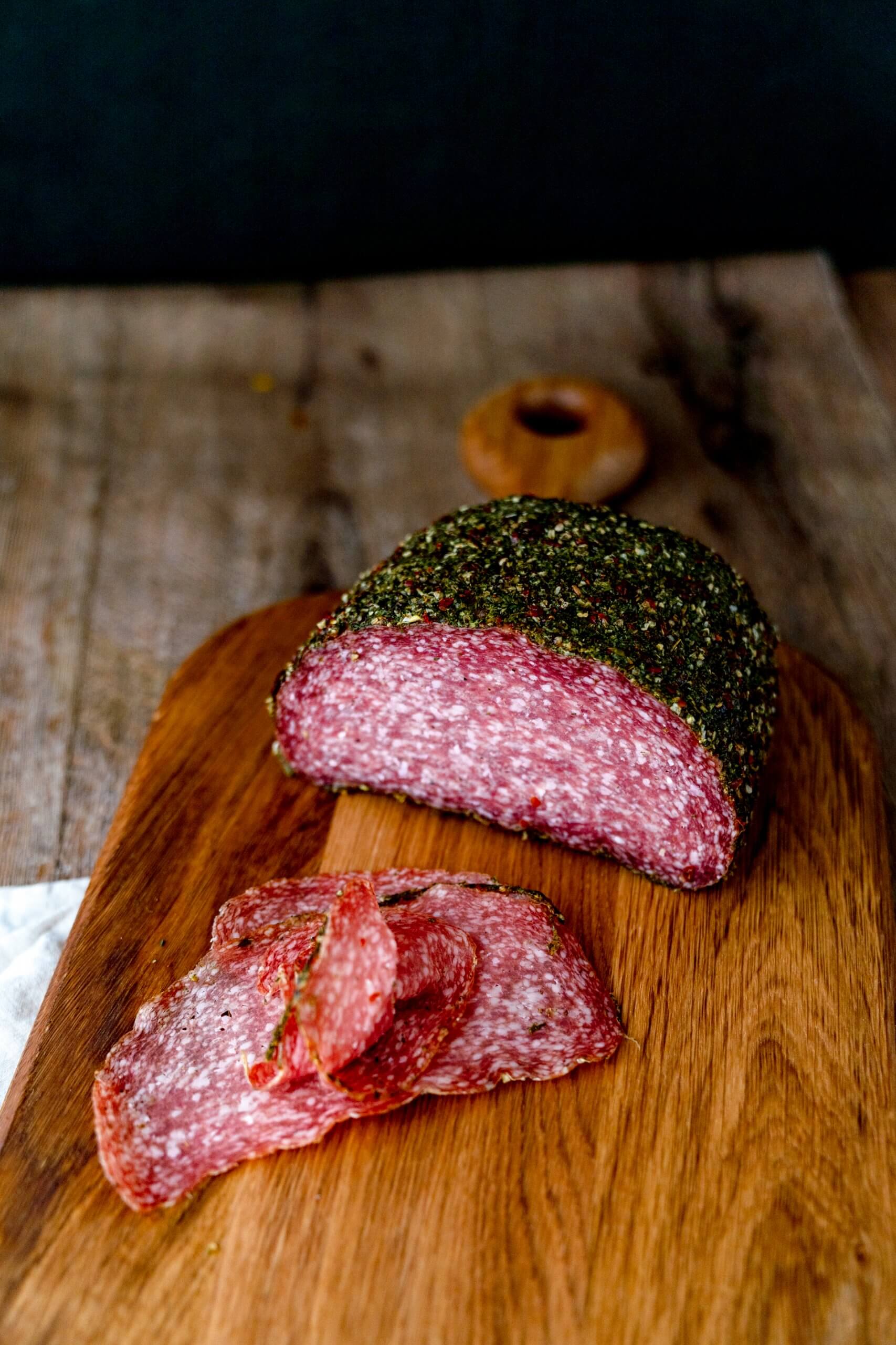 Natürlich könnt ihr statt Salami auch Schinken nehmen.