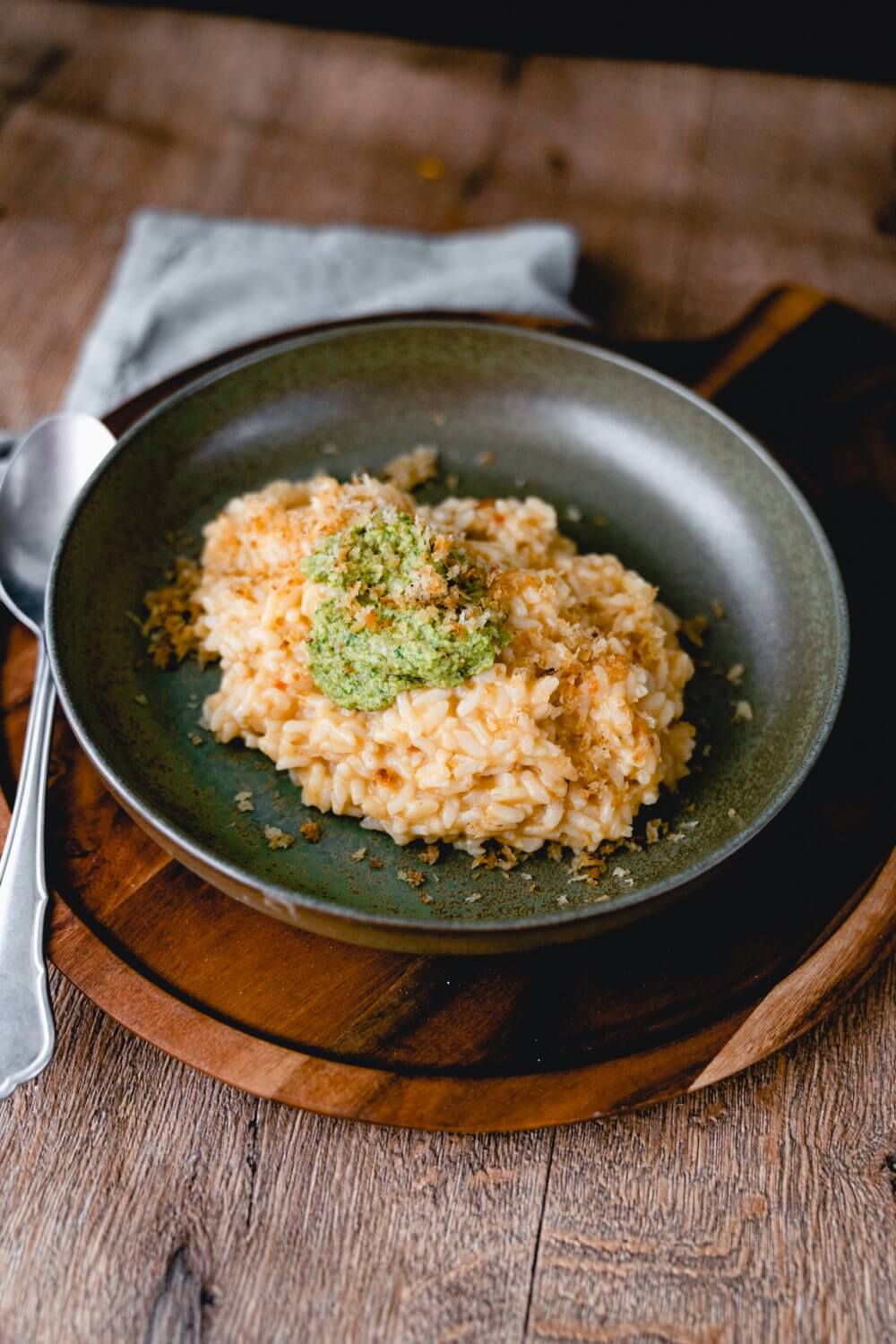 Natürlich verraten wir euch nicht nur das Rezept für das vegane Risotto sondern auch für das leckere Pesto.