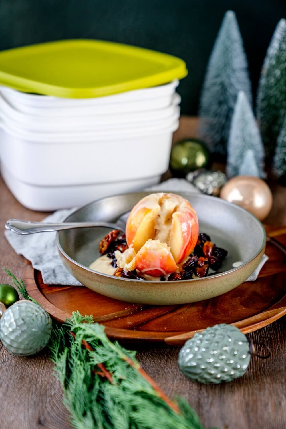 der Apfel für unser Apfeldessert wird ganz einfach zubereitet.