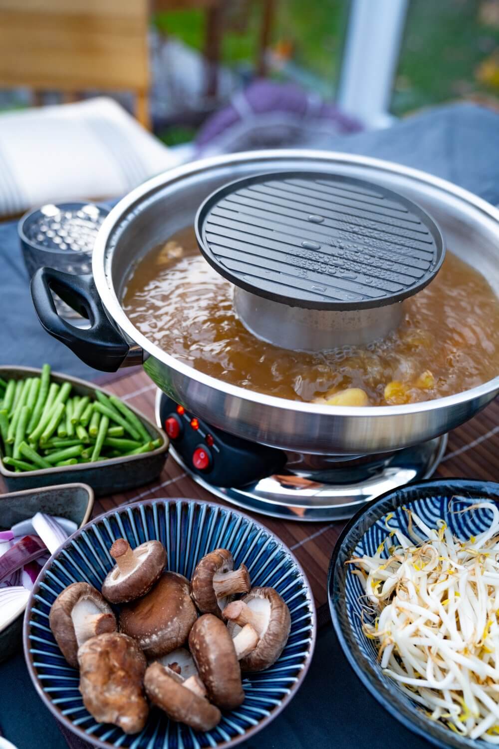 Wir haben natürlich für das Asia Fondue absoichtlich asiatische Zutaten gewählt, aber ihr könnt auch andere Sachen nehmen.