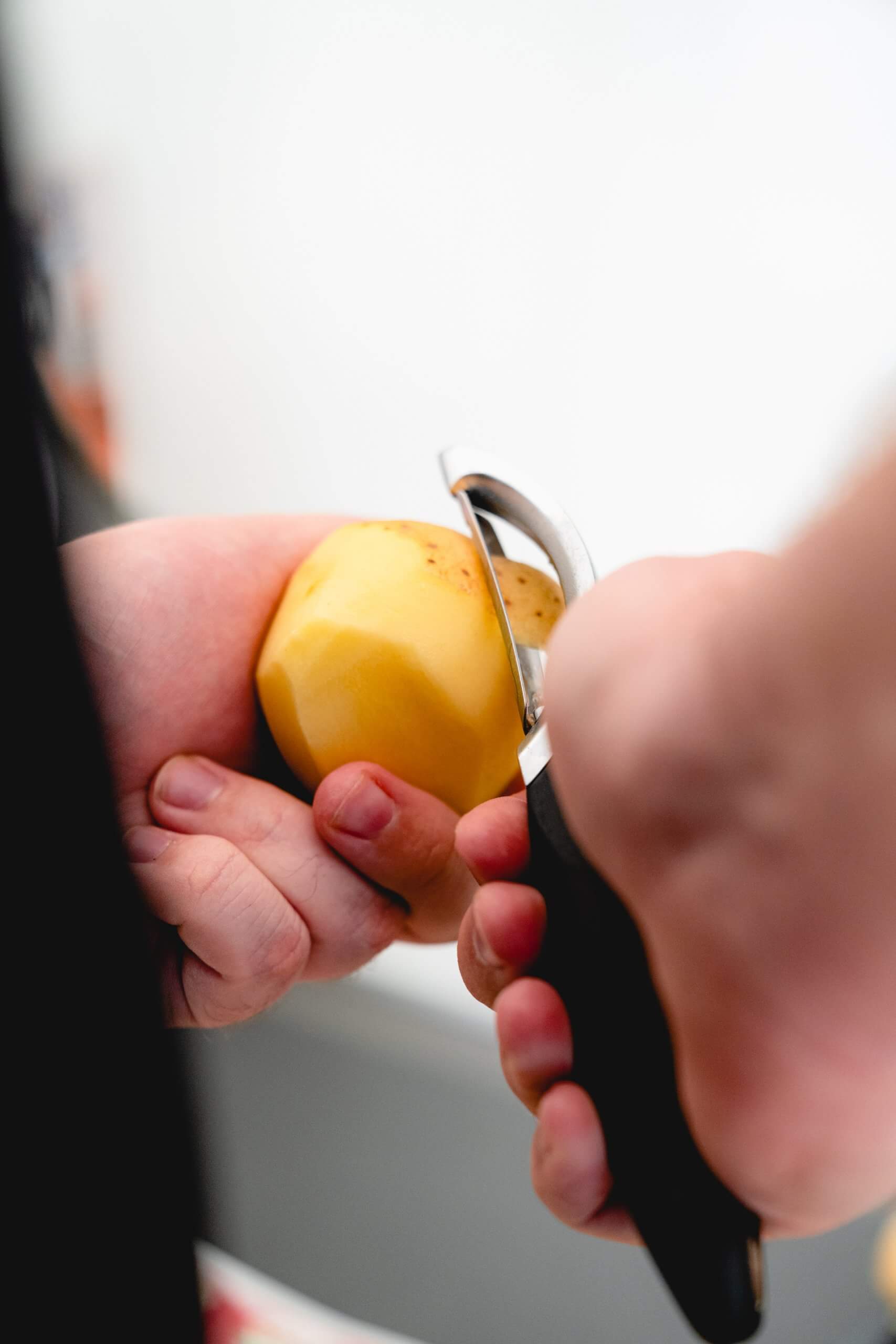 Egal ob schneiden oder reiben mit Microplane wird euer Kartoffelgratin perfekt.