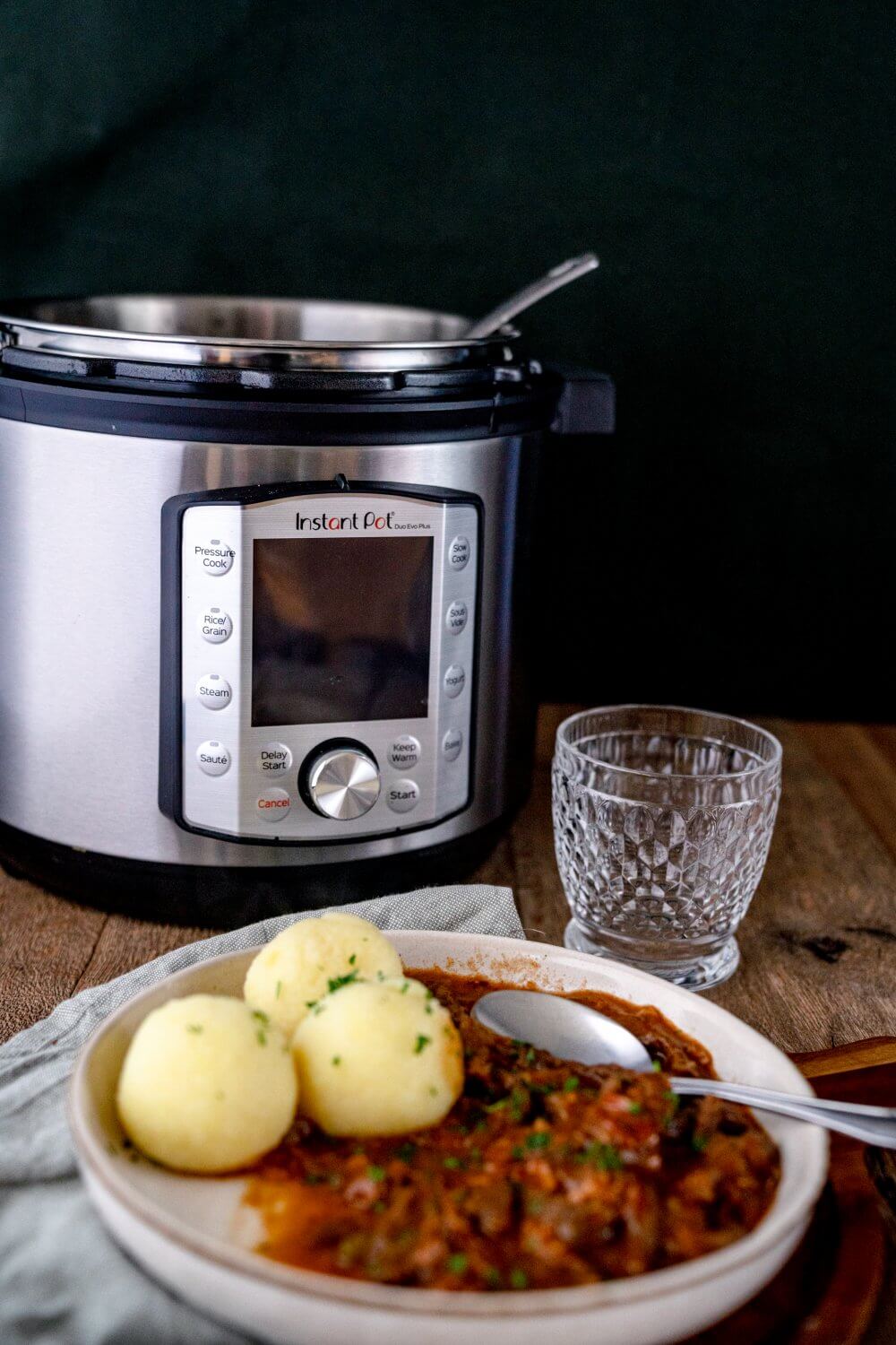 Das sieht doch schon gleich ganz anders aus. Der Eintopf lässt sich also dich wunderbar im Instant Pot zubereiten.