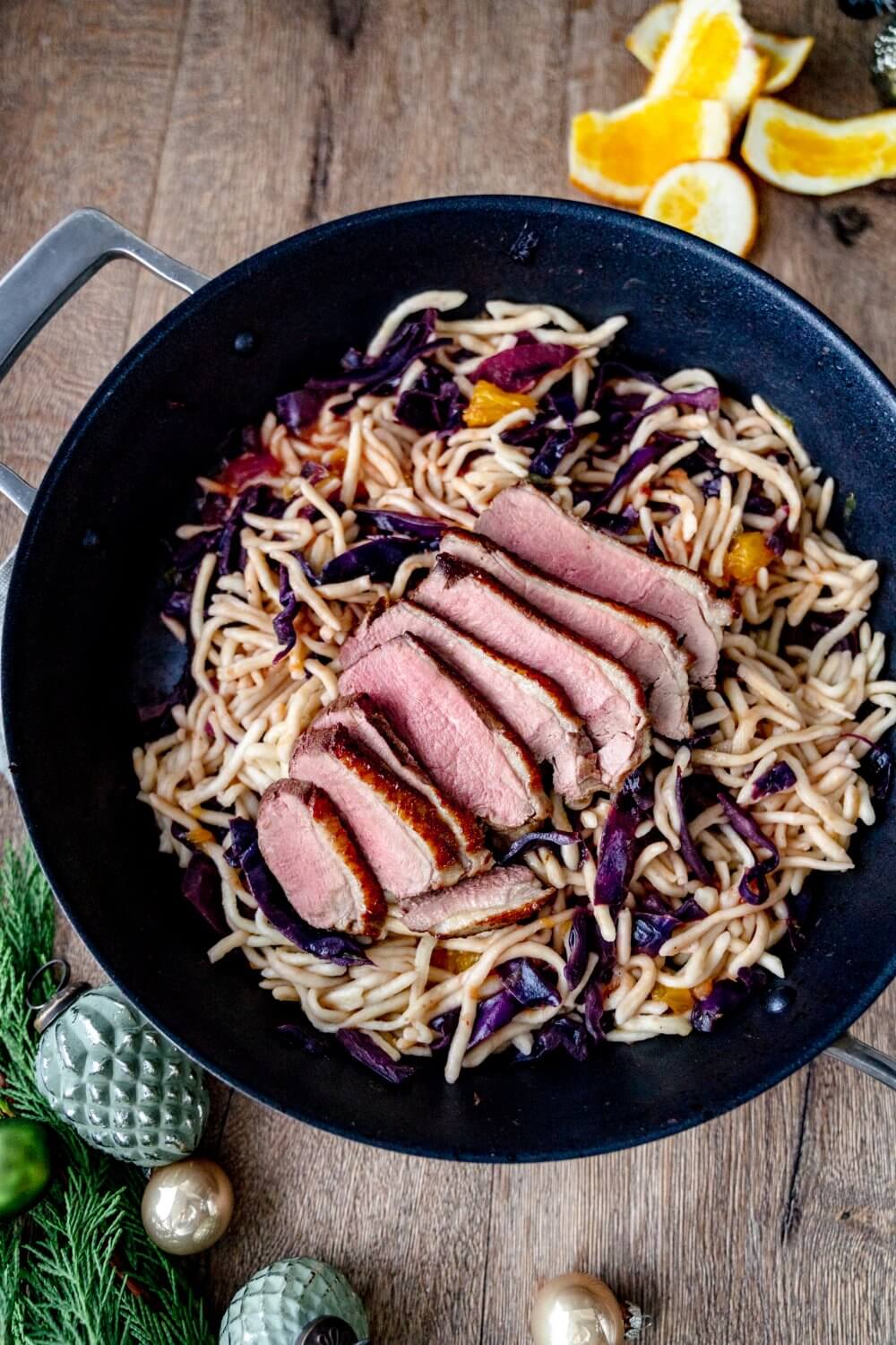Unsere Spätzle-Rotkohl-Pfanne ist ein sehr leckeres Gericht, das wir leider viel zu selten machen.