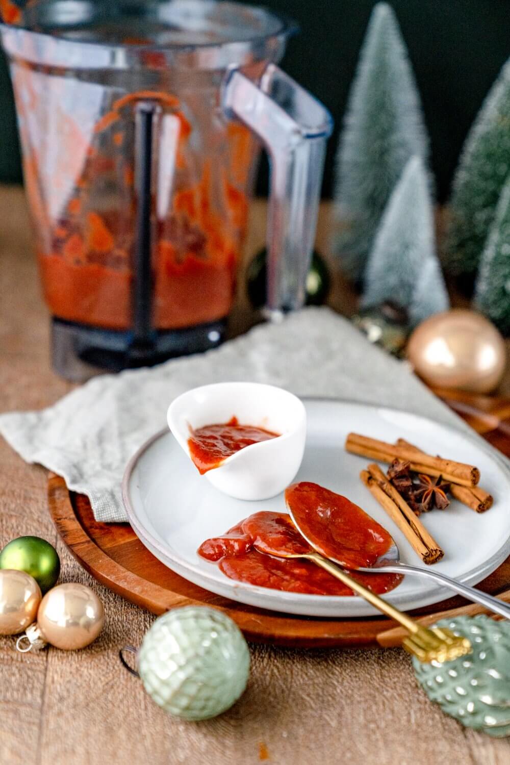 Die Anis und der Zimt verleiht der weihnachtliche BBQ Sauce ihren festlichen Geschmack.