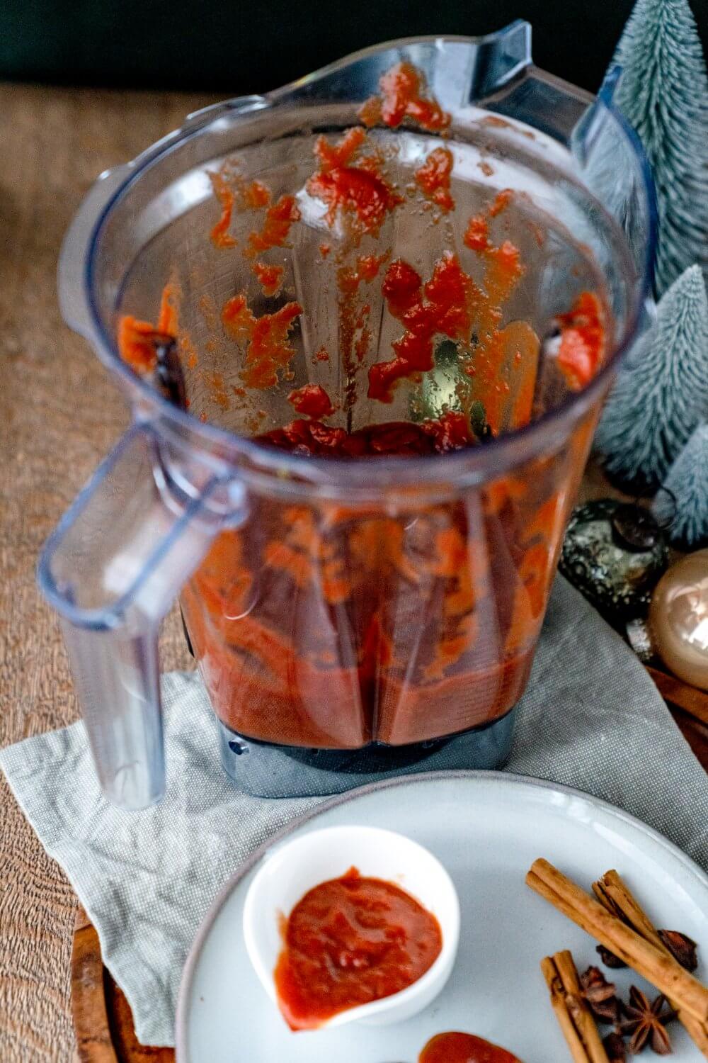 Sieht nicht so aus, aber unsere weihnachtliche BBQ Sauce schmeckt wir Bescherung im Mund.
