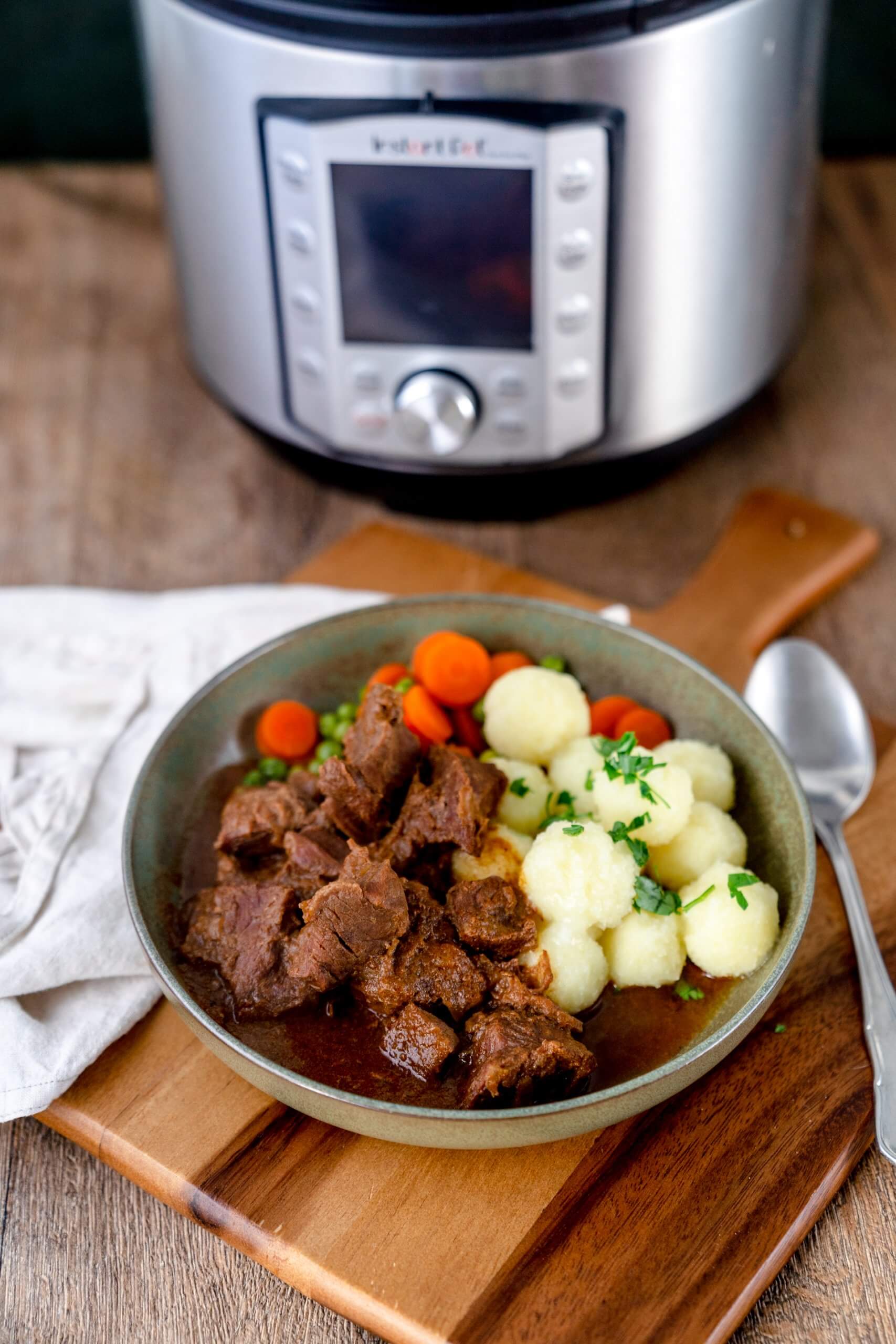 Unser Wiener Saftgulasch ist ein schnelles Gericht, das nicht viel benötigt.