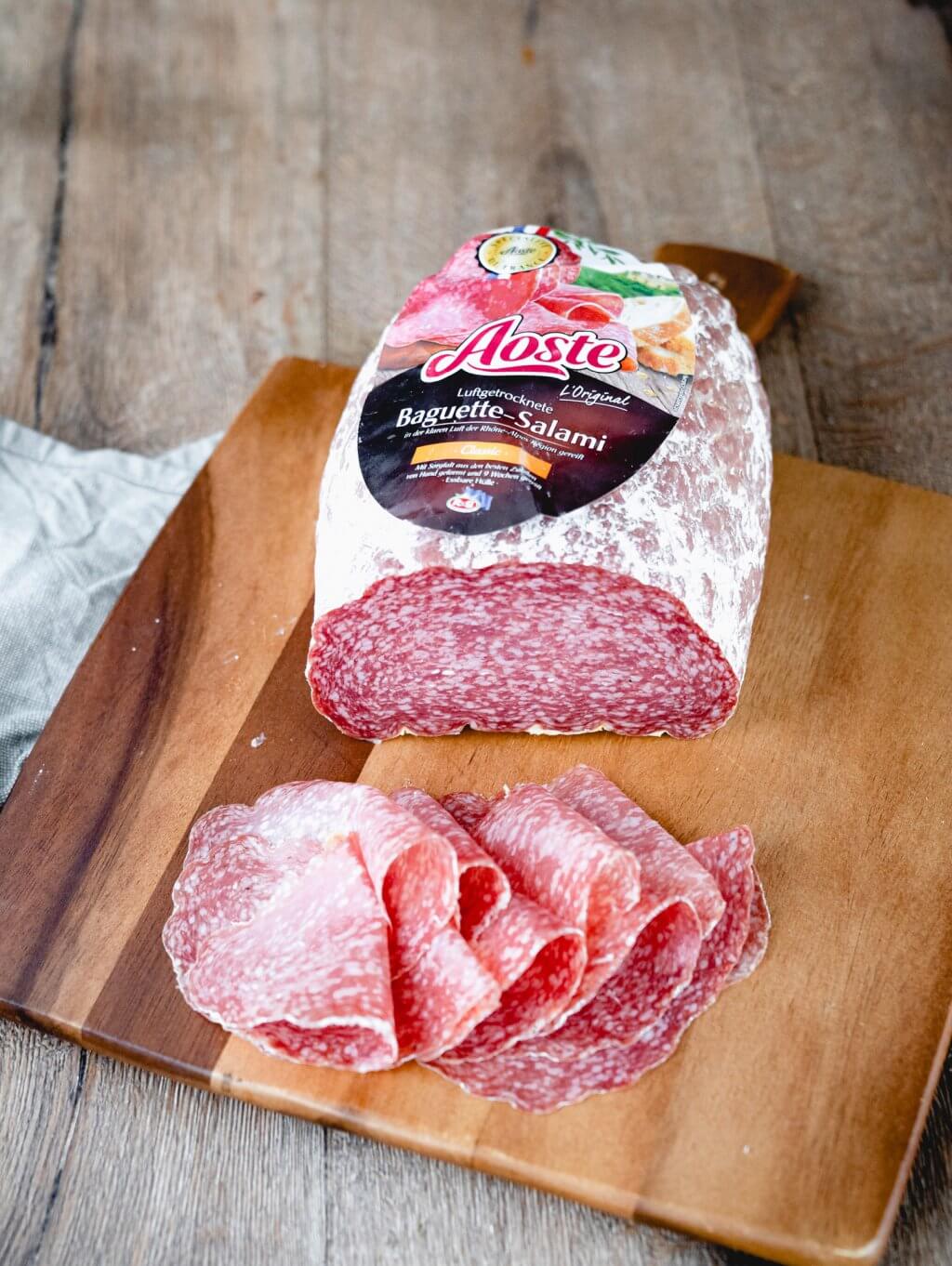 Die Salami könnt ihr beim Metzger oder Online besorgen.