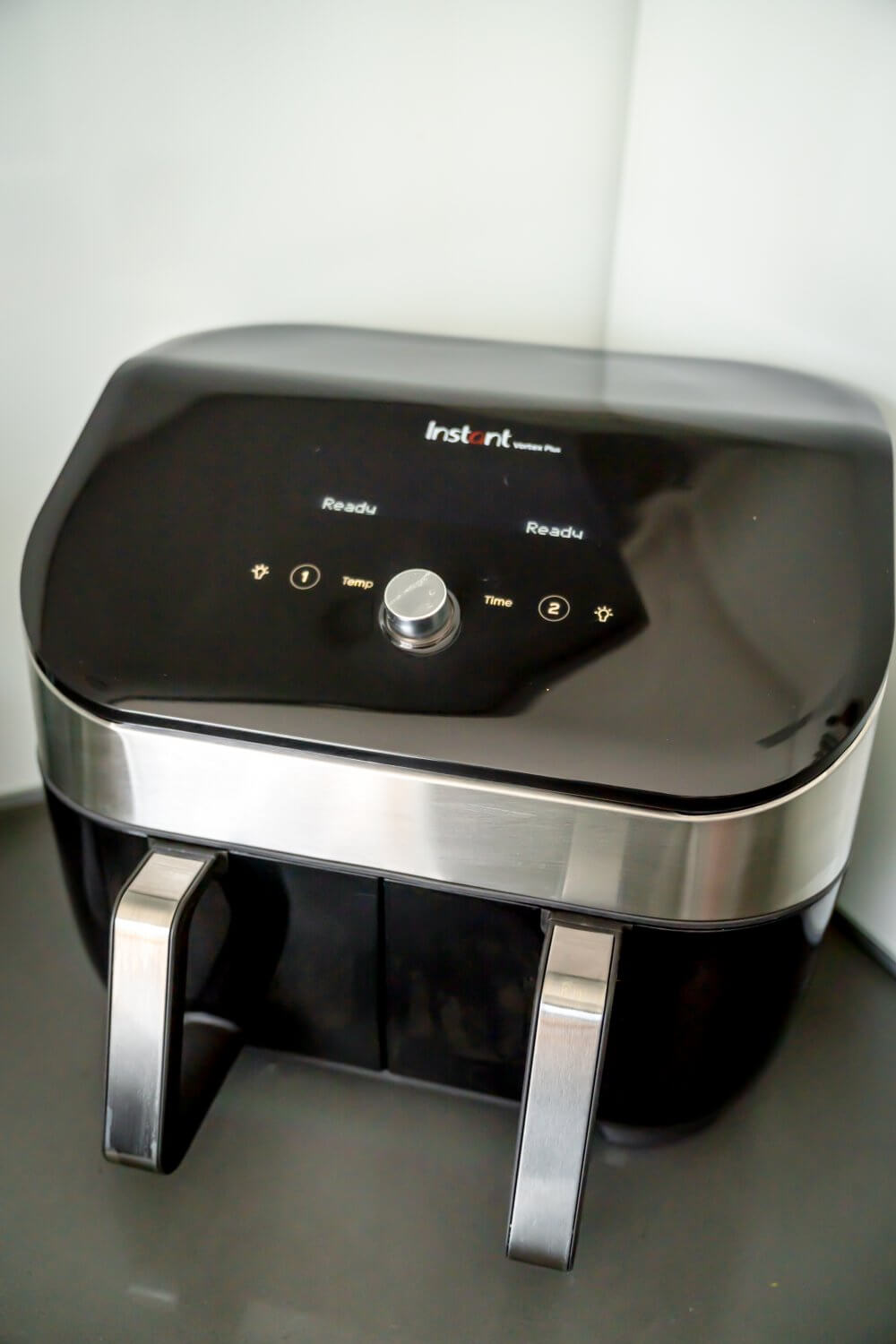 Unser Airfryer ist der Instant Vortex Dual Clear Cook.